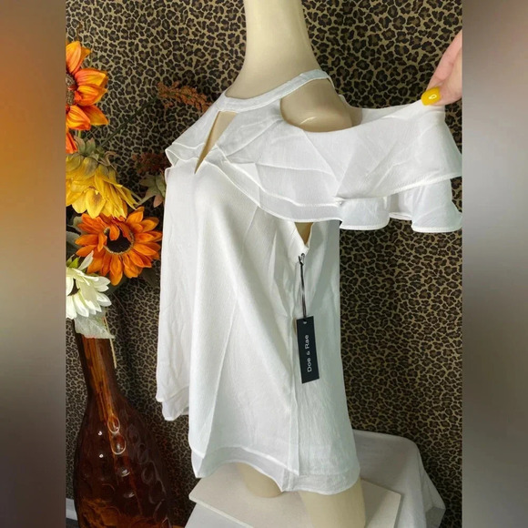 🌴3/$30🌴DOE & RAE Off White Cold Shoulder Ruffled Keyhole Blouse NWT - Picture 5 of 10
